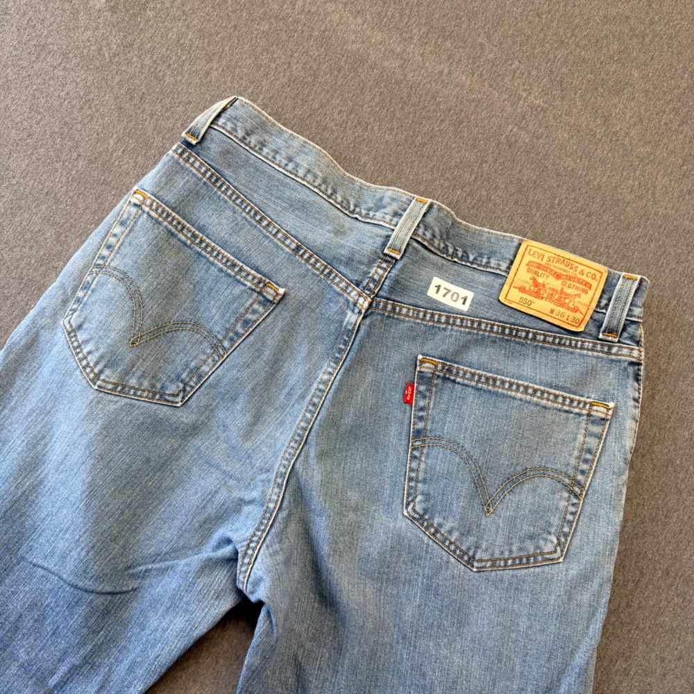 Levis 550 Relaxed Fit Jeans Mens 36x30 Light Wash Denim Tapered Leg 1701